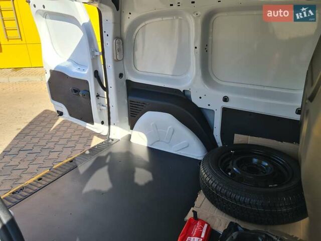 Белый Рено Кенгу, объемом двигателя 0 л и пробегом 91 тыс. км за 8600 $, фото 36 на Automoto.ua