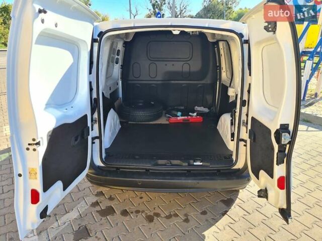 Белый Рено Кенгу, объемом двигателя 0 л и пробегом 91 тыс. км за 8600 $, фото 31 на Automoto.ua