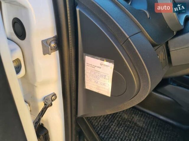 Белый Рено Кенгу, объемом двигателя 0 л и пробегом 91 тыс. км за 8600 $, фото 11 на Automoto.ua