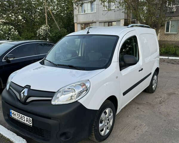 Белый Рено Кенгу, объемом двигателя 1.46 л и пробегом 160 тыс. км за 12000 $, фото 1 на Automoto.ua
