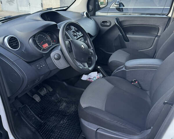 Белый Рено Кенгу, объемом двигателя 1.46 л и пробегом 160 тыс. км за 12000 $, фото 7 на Automoto.ua