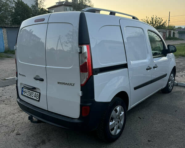 Белый Рено Кенгу, объемом двигателя 1.46 л и пробегом 160 тыс. км за 12000 $, фото 2 на Automoto.ua