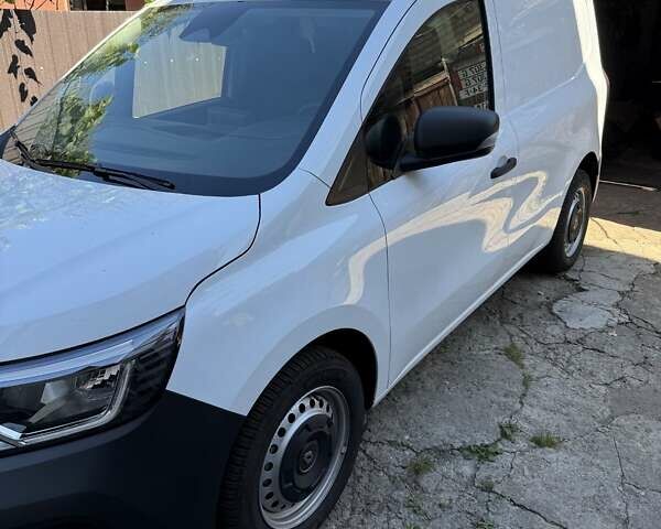 Белый Рено Кенгу, объемом двигателя 0 л и пробегом 4 тыс. км за 22000 $, фото 5 на Automoto.ua