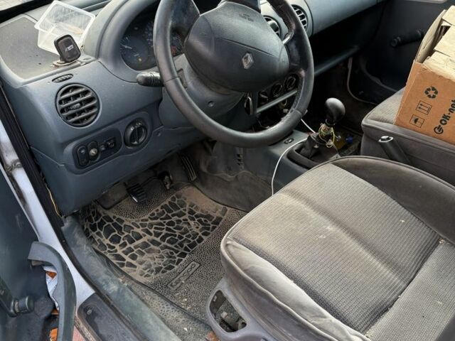 Белый Рено Кенгу, объемом двигателя 1.9 л и пробегом 250 тыс. км за 1850 $, фото 2 на Automoto.ua