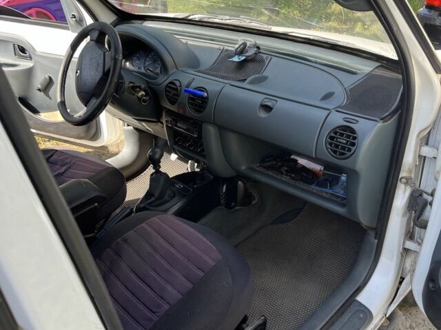 Рено Кєнгу 2000 у Фастове на Automoto.ua Білий Рено Кєнгу, об'ємом двигуна 1.1 л та пробігом 300 тис. км за 2000 $, фото 4 на Automoto.ua