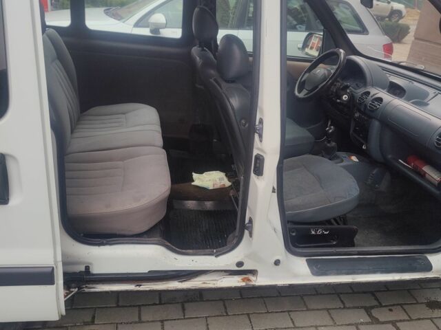 Белый Рено Кенгу, объемом двигателя 1.9 л и пробегом 267 тыс. км за 2400 $, фото 4 на Automoto.ua