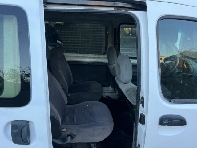 Белый Рено Кенгу, объемом двигателя 1.9 л и пробегом 299 тыс. км за 2649 $, фото 6 на Automoto.ua