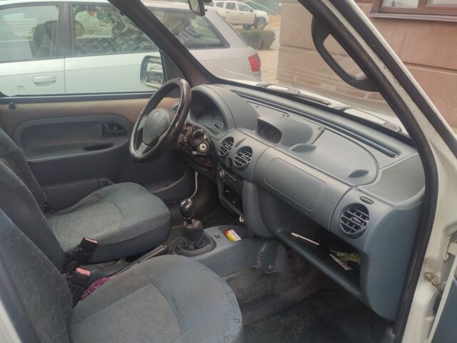 Белый Рено Кенгу, объемом двигателя 1.9 л и пробегом 267 тыс. км за 2400 $, фото 3 на Automoto.ua