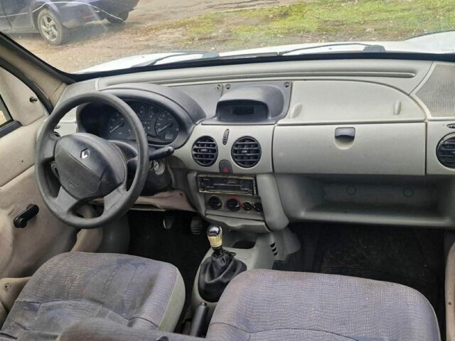 Белый Рено Кенгу, объемом двигателя 1.5 л и пробегом 355 тыс. км за 1850 $, фото 3 на Automoto.ua