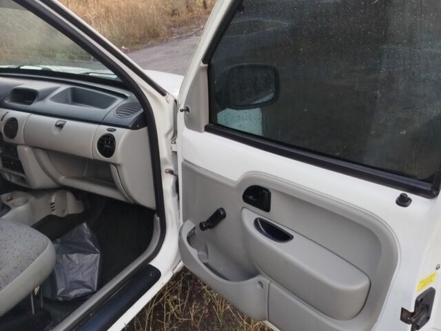 Белый Рено Кенгу, объемом двигателя 0 л и пробегом 340 тыс. км за 2000 $, фото 1 на Automoto.ua