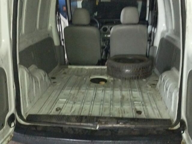 Белый Рено Кенгу, объемом двигателя 0 л и пробегом 340 тыс. км за 2000 $, фото 2 на Automoto.ua