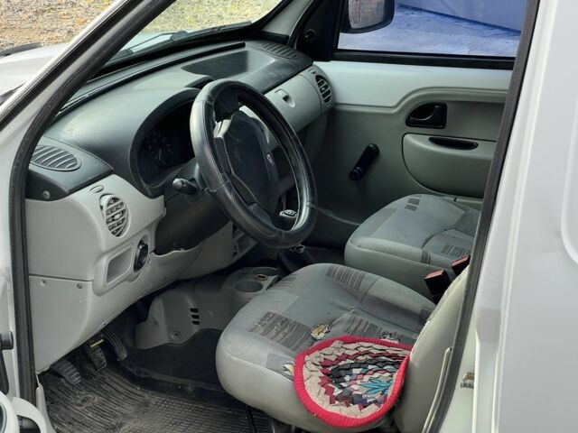 Рено Кєнгу 2005 у Вінниці на Automoto.ua Білий Рено Кєнгу, об'ємом двигуна 1.4 л та пробігом 300 тис. км за 1200 $, фото 7 на Automoto.ua