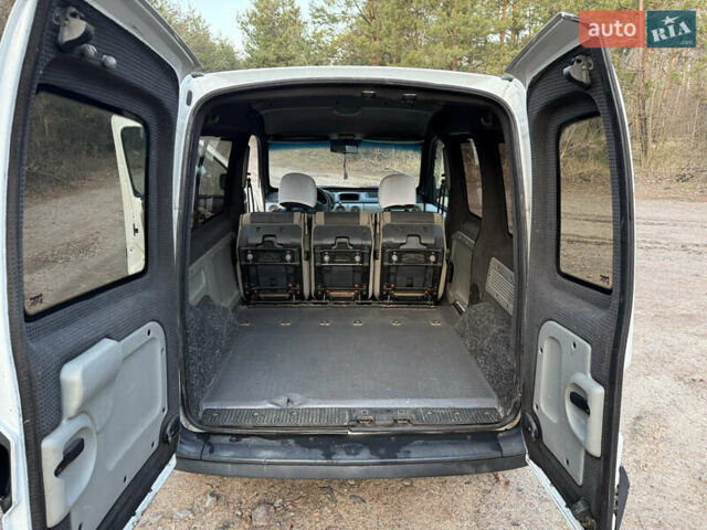 Белый Рено Кенгу, объемом двигателя 1.5 л и пробегом 300 тыс. км за 3700 $, фото 19 на Automoto.ua