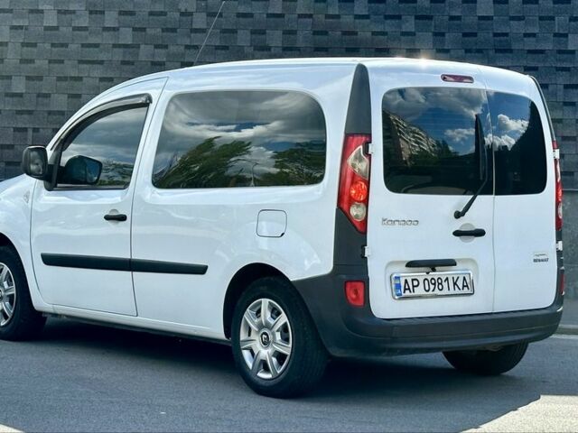 Білий Рено Кєнгу, об'ємом двигуна 1.5 л та пробігом 225 тис. км за 6800 $, фото 3 на Automoto.ua