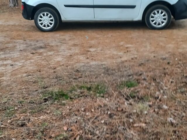 Белый Рено Кенгу, объемом двигателя 1.5 л и пробегом 240 тыс. км за 4681 $, фото 2 на Automoto.ua