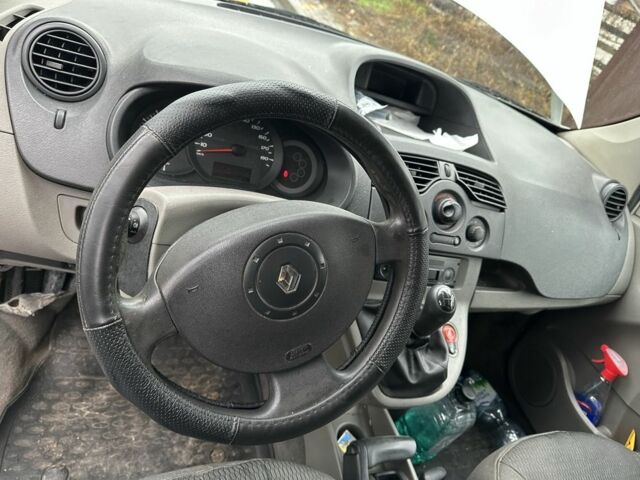 Белый Рено Кенгу, объемом двигателя 1.5 л и пробегом 328 тыс. км за 5000 $, фото 3 на Automoto.ua