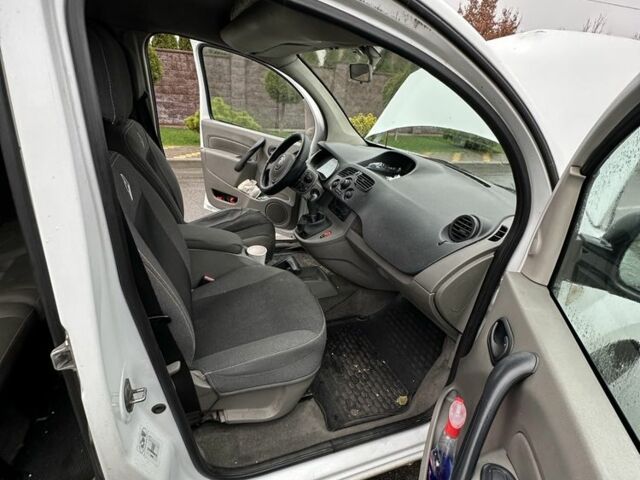 Белый Рено Кенгу, объемом двигателя 1.5 л и пробегом 328 тыс. км за 5000 $, фото 5 на Automoto.ua