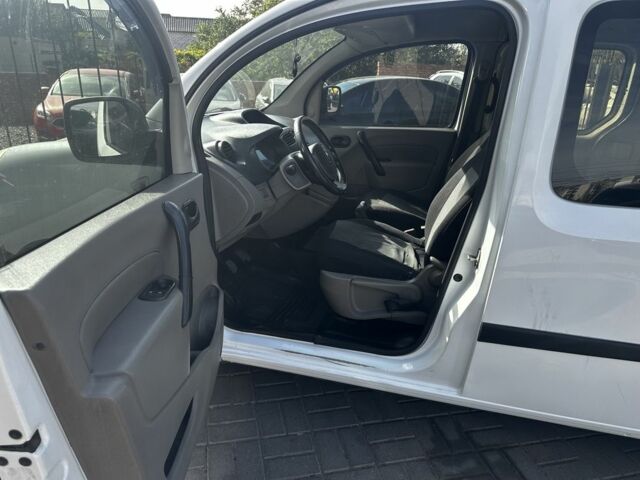 Рено Кенгу 2008 в Николаеве на Automoto.ua Белый Рено Кенгу, объемом двигателя 1.5 л и пробегом 230 тыс. км за 5200 $, фото 5 на Automoto.ua