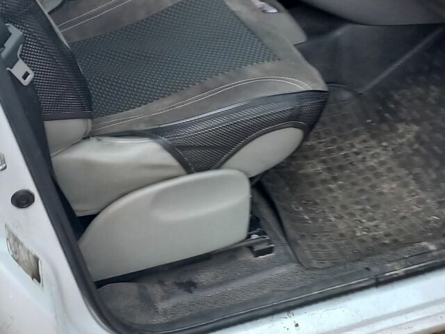 Белый Рено Кенгу, объемом двигателя 1.5 л и пробегом 240 тыс. км за 4681 $, фото 4 на Automoto.ua