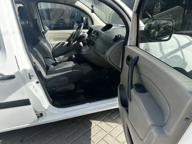 Рено Кенгу 2008 в Николаеве на Automoto.ua Белый Рено Кенгу, объемом двигателя 1.5 л и пробегом 230 тыс. км за 5200 $, фото 7 на Automoto.ua