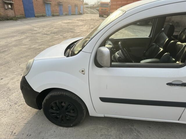 Рено Кенгу 2008 в Ставище на Automoto.ua Белый Рено Кенгу, объемом двигателя 1.5 л и пробегом 3 тыс. км за 4800 $, фото 2 на Automoto.ua