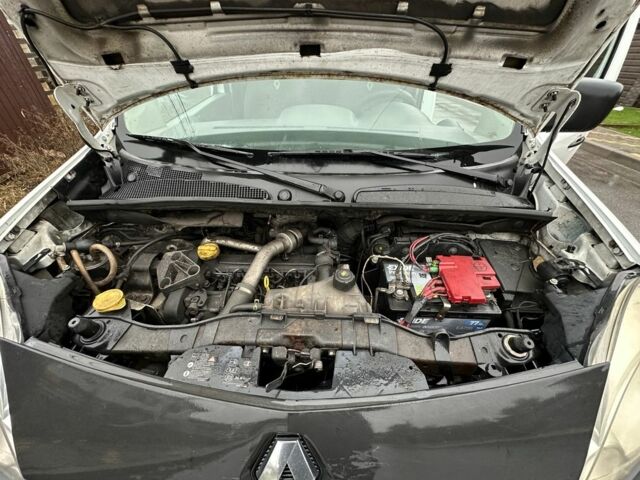 Белый Рено Кенгу, объемом двигателя 1.5 л и пробегом 328 тыс. км за 5000 $, фото 1 на Automoto.ua