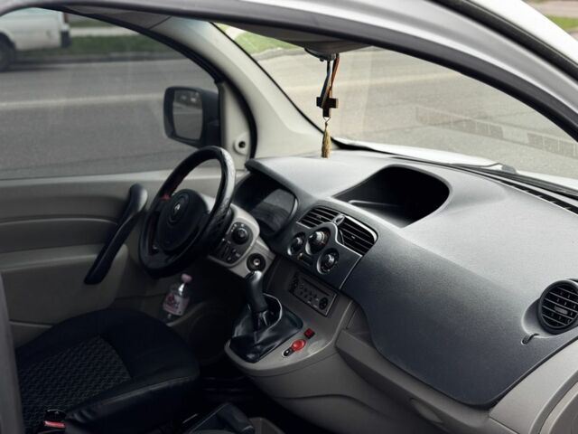 Белый Рено Кенгу, объемом двигателя 1.5 л и пробегом 249 тыс. км за 5300 $, фото 6 на Automoto.ua