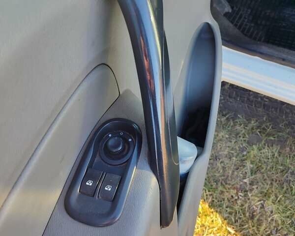 Белый Рено Кенгу, объемом двигателя 1.46 л и пробегом 284 тыс. км за 5500 $, фото 10 на Automoto.ua