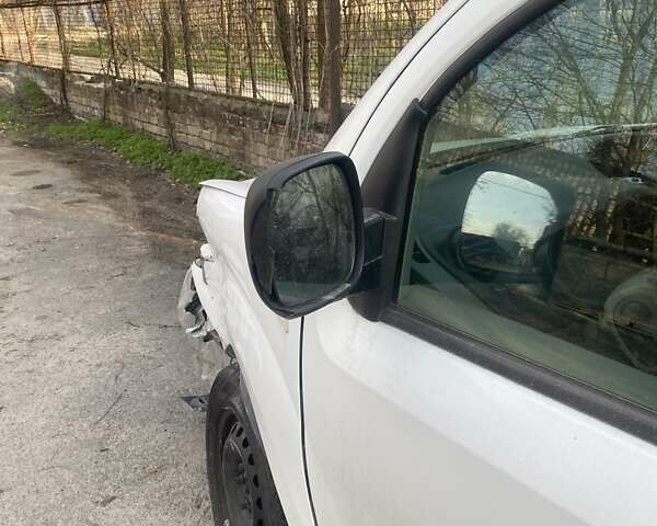 Белый Рено Кенгу, объемом двигателя 1.5 л и пробегом 300 тыс. км за 2500 $, фото 18 на Automoto.ua