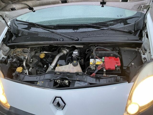 Білий Рено Кєнгу, об'ємом двигуна 1.5 л та пробігом 314 тис. км за 6150 $, фото 15 на Automoto.ua