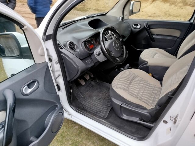 Белый Рено Кенгу, объемом двигателя 1.5 л и пробегом 226 тыс. км за 6200 $, фото 3 на Automoto.ua