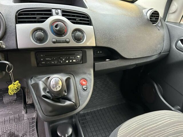 Белый Рено Кенгу, объемом двигателя 1.5 л и пробегом 190 тыс. км за 7500 $, фото 23 на Automoto.ua