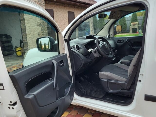 Рено Кєнгу 2011 у Смеле на Automoto.ua Білий Рено Кєнгу, об'ємом двигуна 1.5 л та пробігом 353 тис. км за 4750 $, фото 6 на Automoto.ua