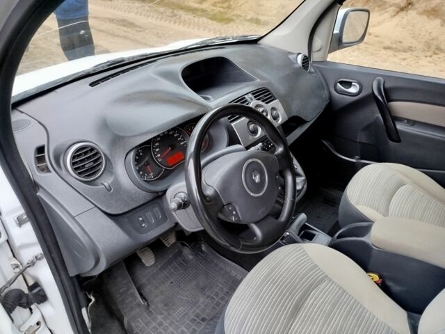 Белый Рено Кенгу, объемом двигателя 1.5 л и пробегом 226 тыс. км за 6200 $, фото 2 на Automoto.ua