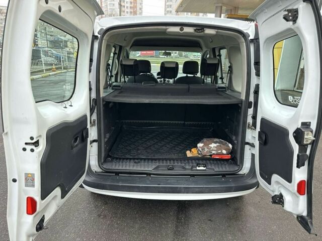 Белый Рено Кенгу, объемом двигателя 1.5 л и пробегом 190 тыс. км за 7500 $, фото 15 на Automoto.ua