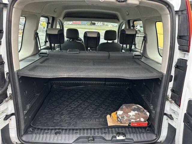 Белый Рено Кенгу, объемом двигателя 1.5 л и пробегом 190 тыс. км за 7500 $, фото 16 на Automoto.ua