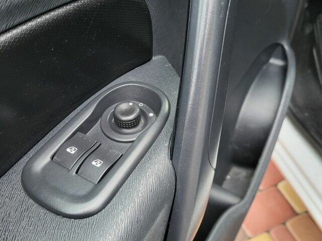 Рено Кєнгу 2011 у Смеле на Automoto.ua Білий Рено Кєнгу, об'ємом двигуна 1.5 л та пробігом 353 тис. км за 4750 $, фото 8 на Automoto.ua