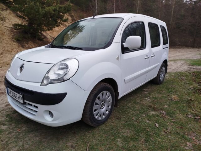 Белый Рено Кенгу, объемом двигателя 1.5 л и пробегом 226 тыс. км за 6200 $, фото 4 на Automoto.ua