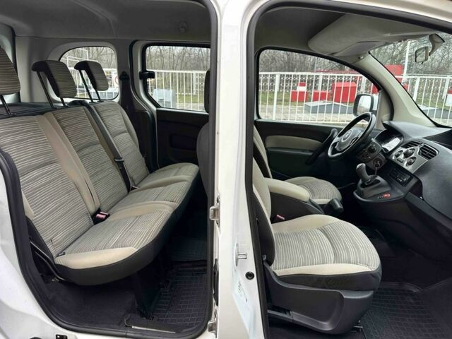 Белый Рено Кенгу, объемом двигателя 1.5 л и пробегом 190 тыс. км за 7500 $, фото 9 на Automoto.ua