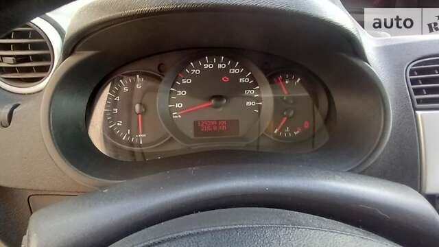 Білий Рено Кєнгу, об'ємом двигуна 1.5 л та пробігом 129 тис. км за 4000 $, фото 7 на Automoto.ua