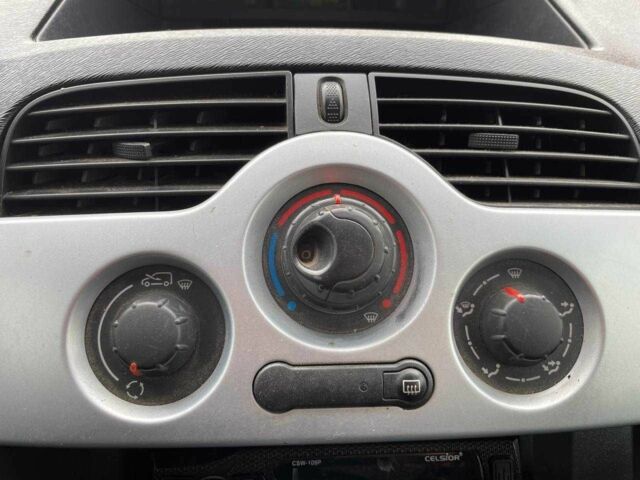 Белый Рено Кенгу, объемом двигателя 1.6 л и пробегом 188 тыс. км за 8990 $, фото 18 на Automoto.ua