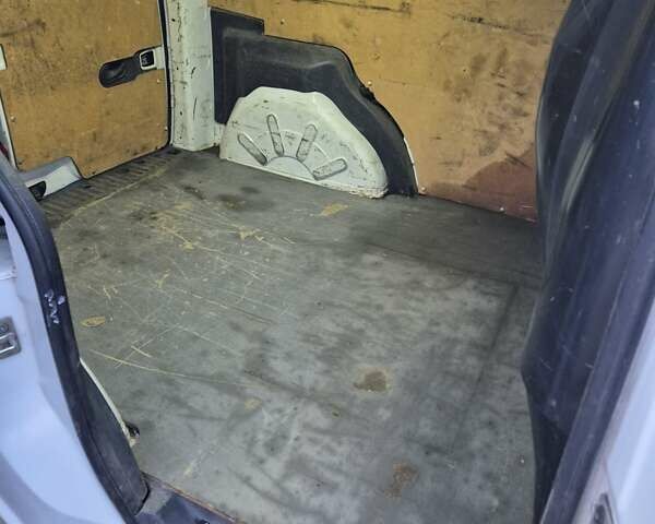 Белый Рено Кенгу, объемом двигателя 1.46 л и пробегом 264 тыс. км за 4500 $, фото 27 на Automoto.ua