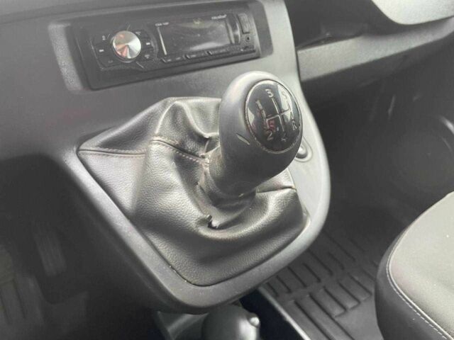 Белый Рено Кенгу, объемом двигателя 1.6 л и пробегом 188 тыс. км за 8990 $, фото 21 на Automoto.ua