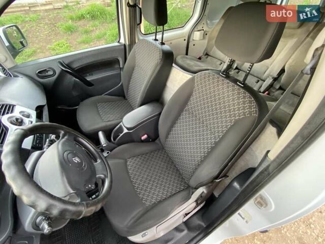 Белый Рено Кенгу, объемом двигателя 1.5 л и пробегом 378 тыс. км за 6500 $, фото 13 на Automoto.ua