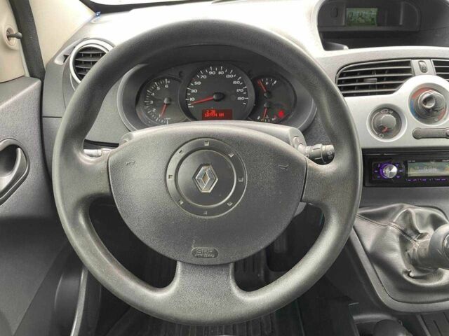 Белый Рено Кенгу, объемом двигателя 1.6 л и пробегом 188 тыс. км за 8990 $, фото 13 на Automoto.ua