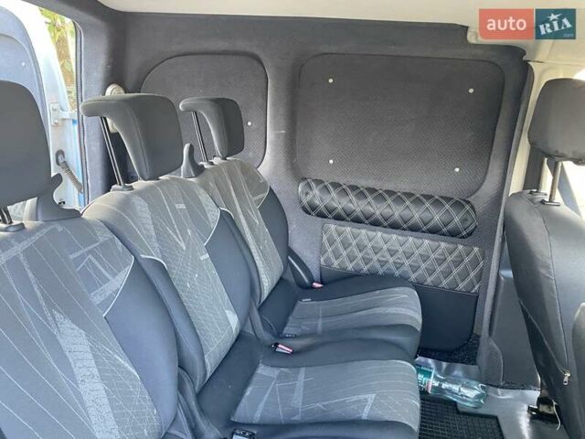 Белый Рено Кенгу, объемом двигателя 1.5 л и пробегом 290 тыс. км за 6000 $, фото 21 на Automoto.ua