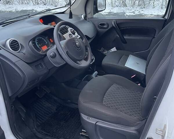 Белый Рено Кенгу, объемом двигателя 0 л и пробегом 53 тыс. км за 8100 $, фото 12 на Automoto.ua