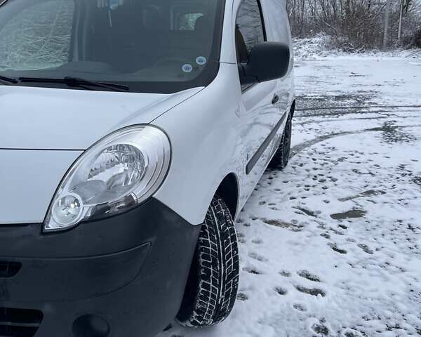 Белый Рено Кенгу, объемом двигателя 0 л и пробегом 53 тыс. км за 8100 $, фото 1 на Automoto.ua
