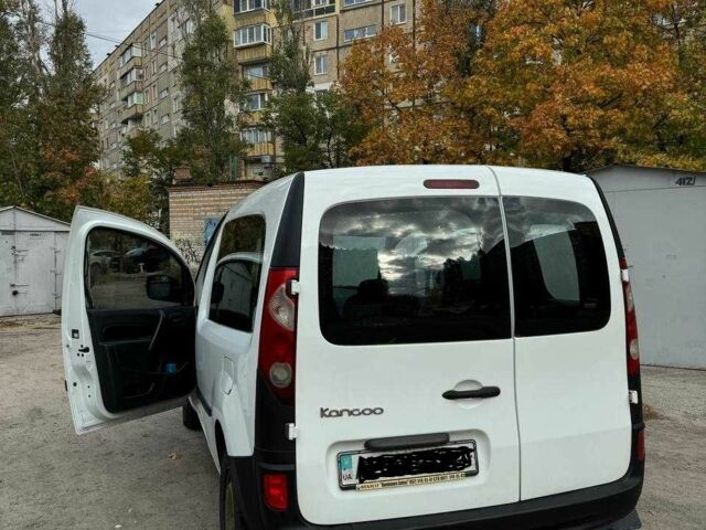 Белый Рено Кенгу, объемом двигателя 1.5 л и пробегом 252 тыс. км за 5000 $, фото 1 на Automoto.ua