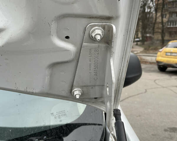 Белый Рено Кенгу, объемом двигателя 1.46 л и пробегом 145 тыс. км за 5999 $, фото 13 на Automoto.ua